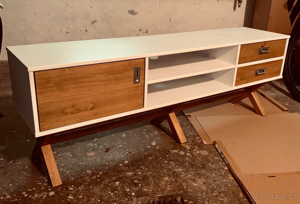 TV stolek s úložným prostorem