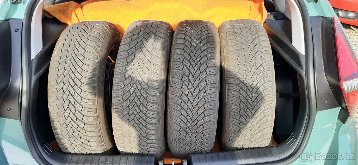 Pneu s plechovymi disky