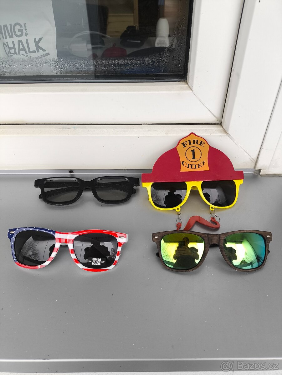 Sada slunečních brýlí.