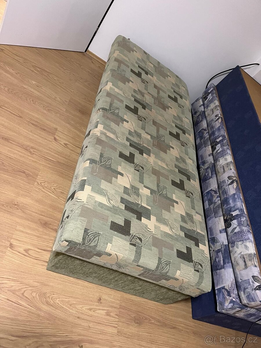 Válenda s úložným prostorem