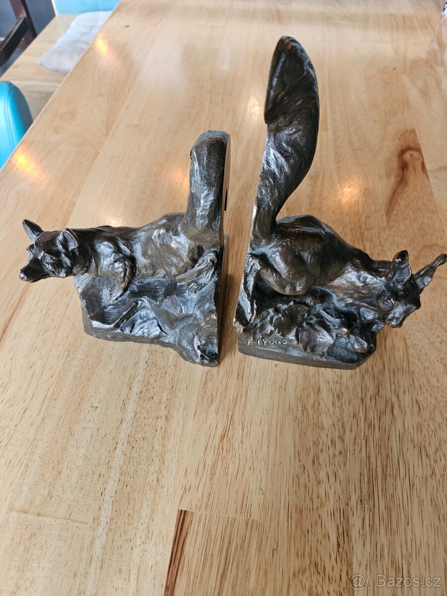 Bronzové zaražky na knihy