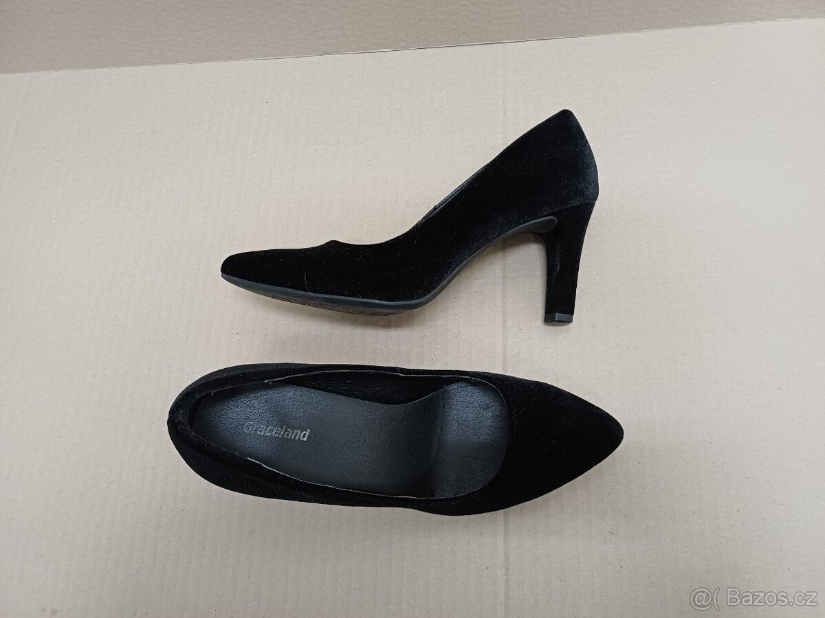 Černé sametové lodičky vel.37