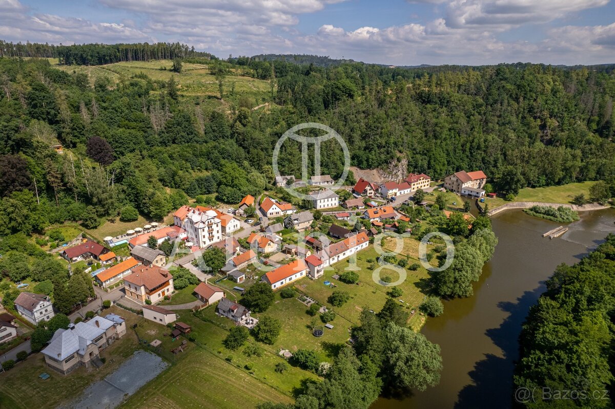 Prodej vícegenerační dům, 1 300 m2 - okres Benešov