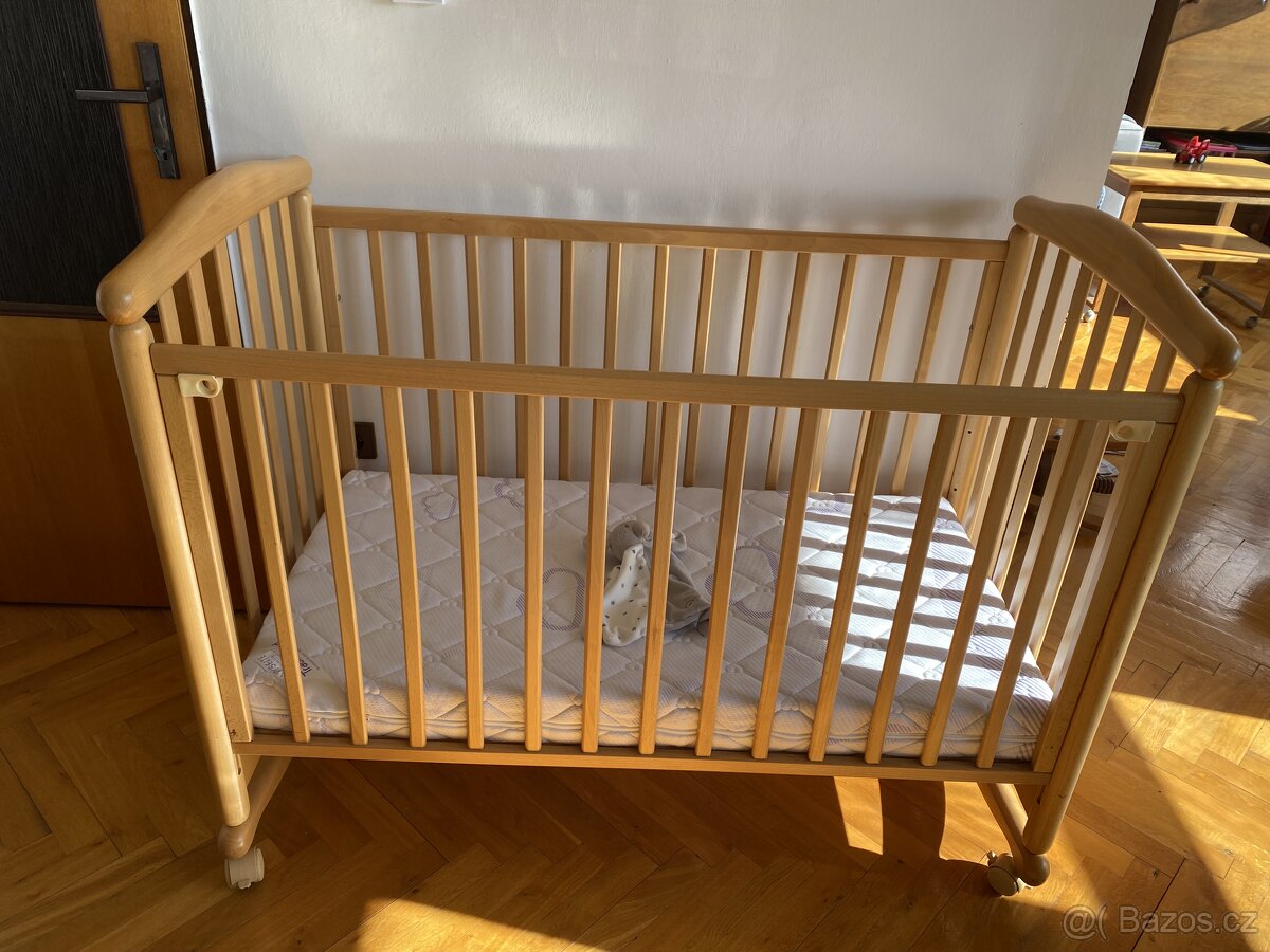 Dětská postýlka s matrací