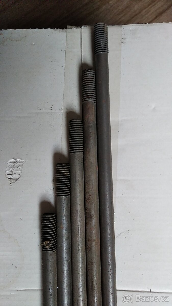 Spojovací, stahovací, závrtný šroub, šteft, materiál
