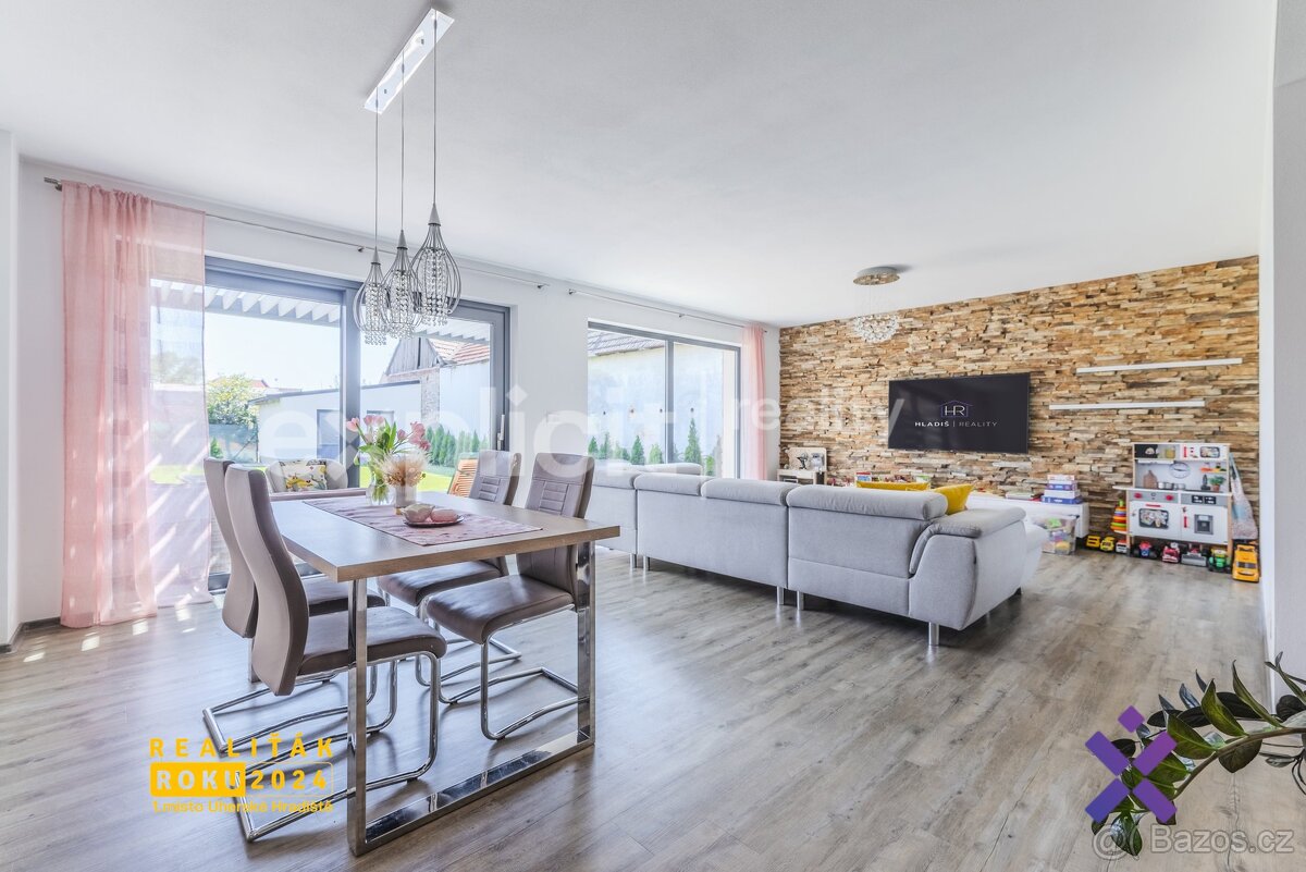 Prodej rodinného domu 4+kk 204 m2, pozemek 465 m2 - Blatnic