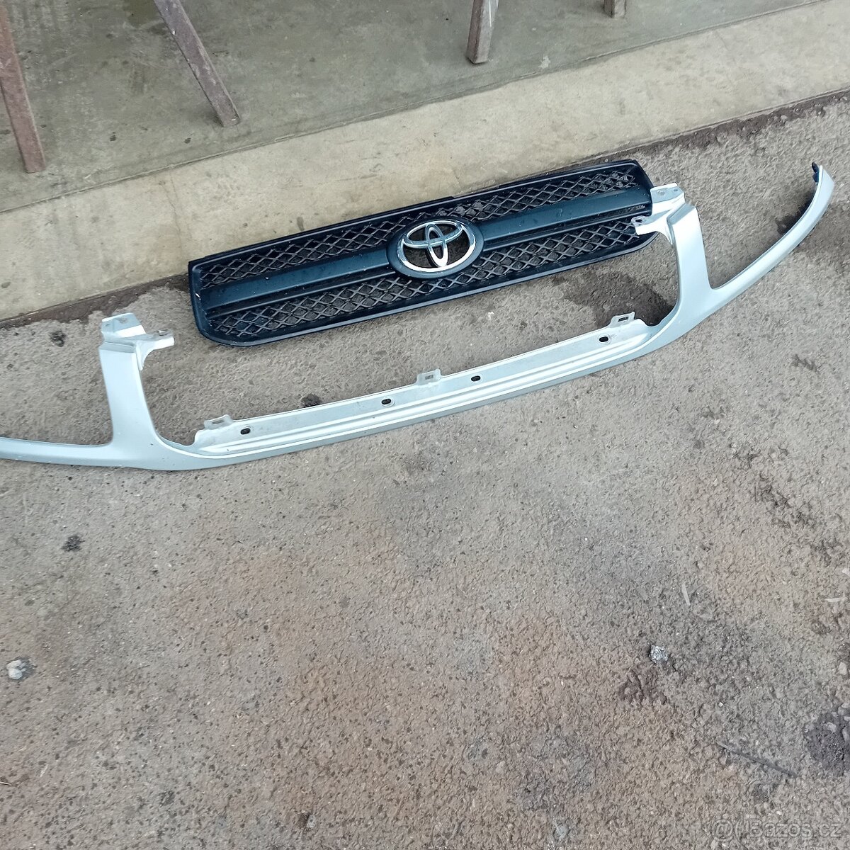 Toyota RAV4 r.v.2005, maska Facelit