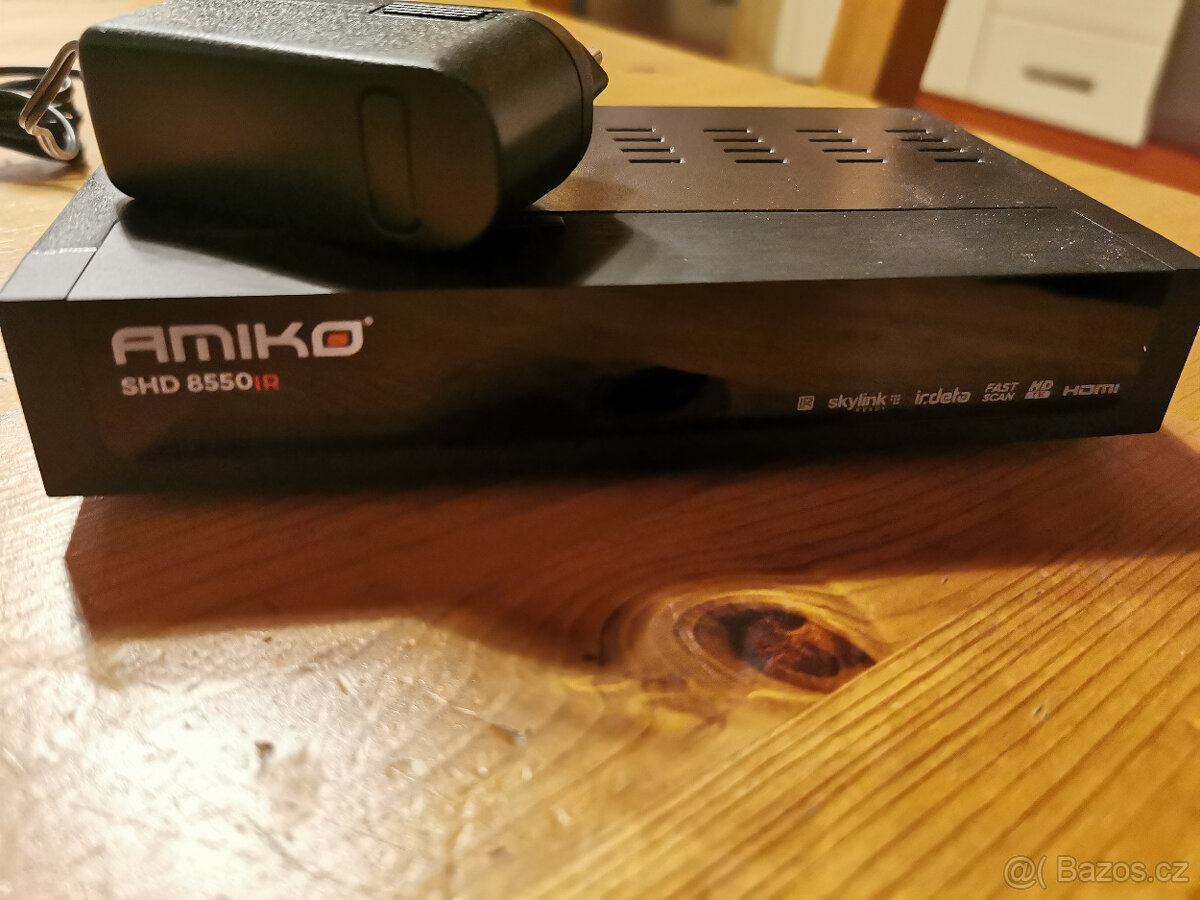 Satelitní komplet - přijímač Amiko SHD 8550 IR