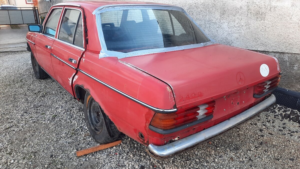Mercedes w 123 , piano