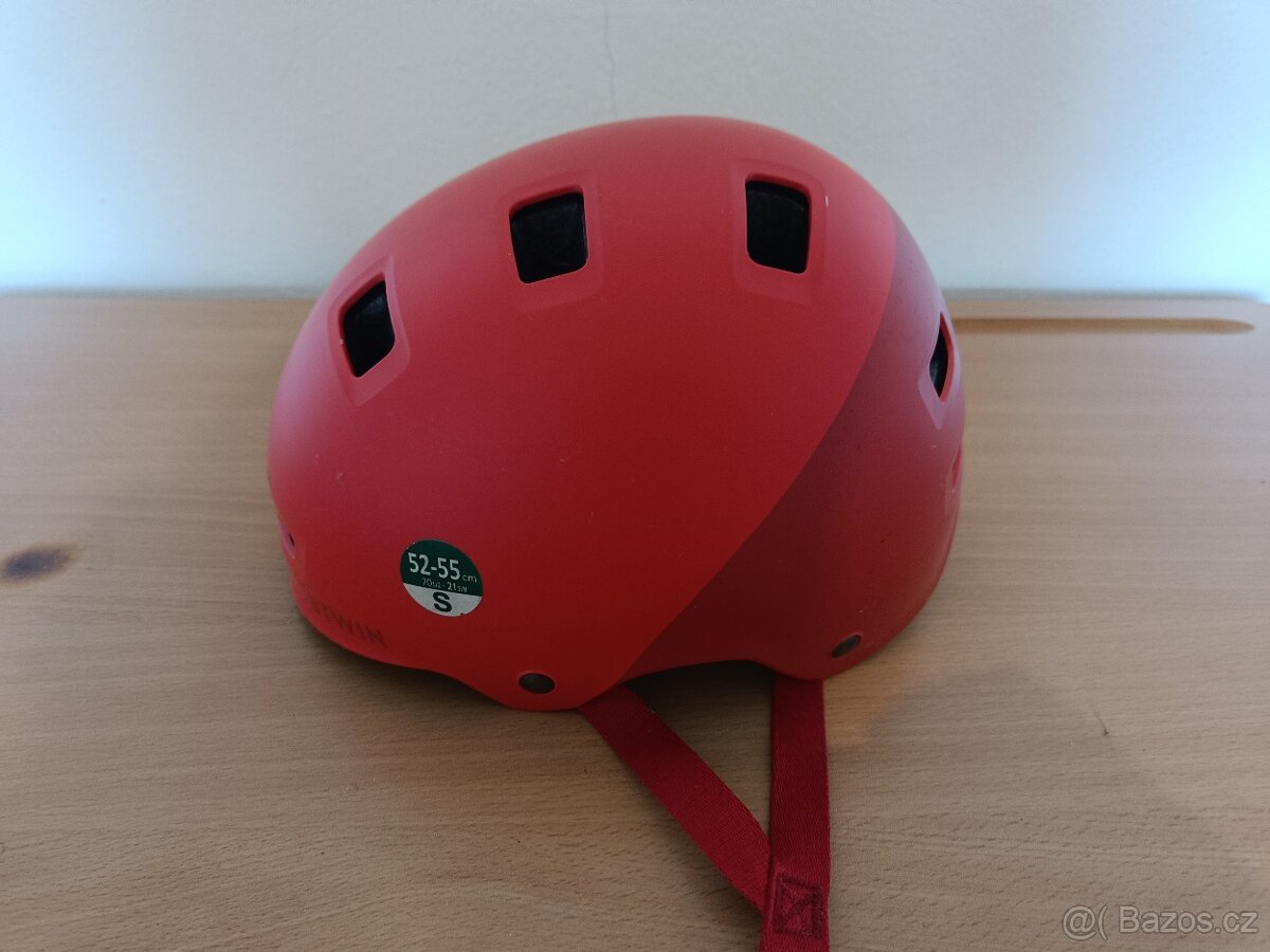 Dětská helma na kolo Decathlon BTWIN vel. S 52-55cm červená