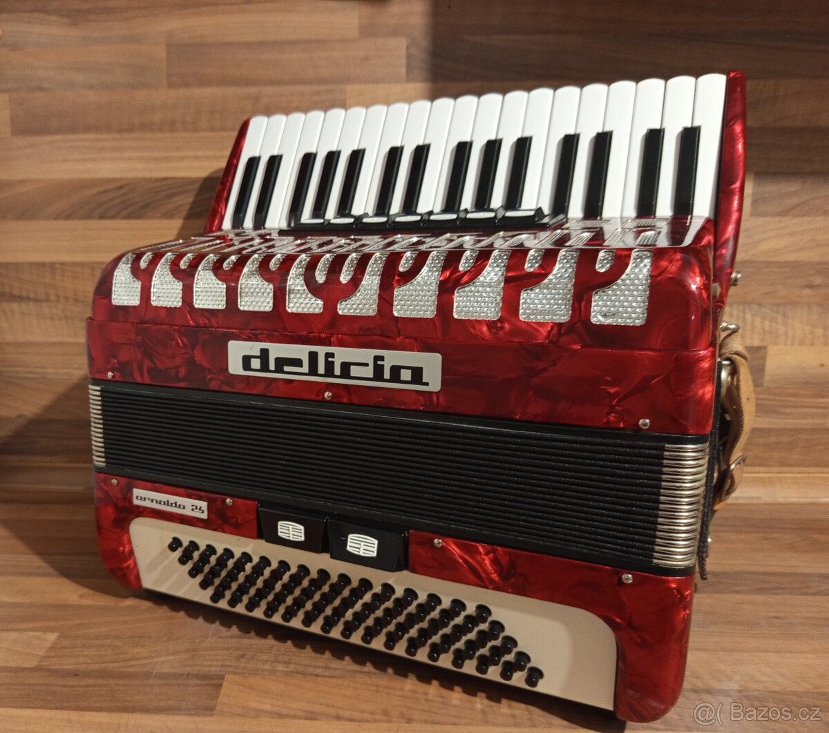 Akordeon (harmonika, heligonka) Delicia Arnaldo, 80 basů