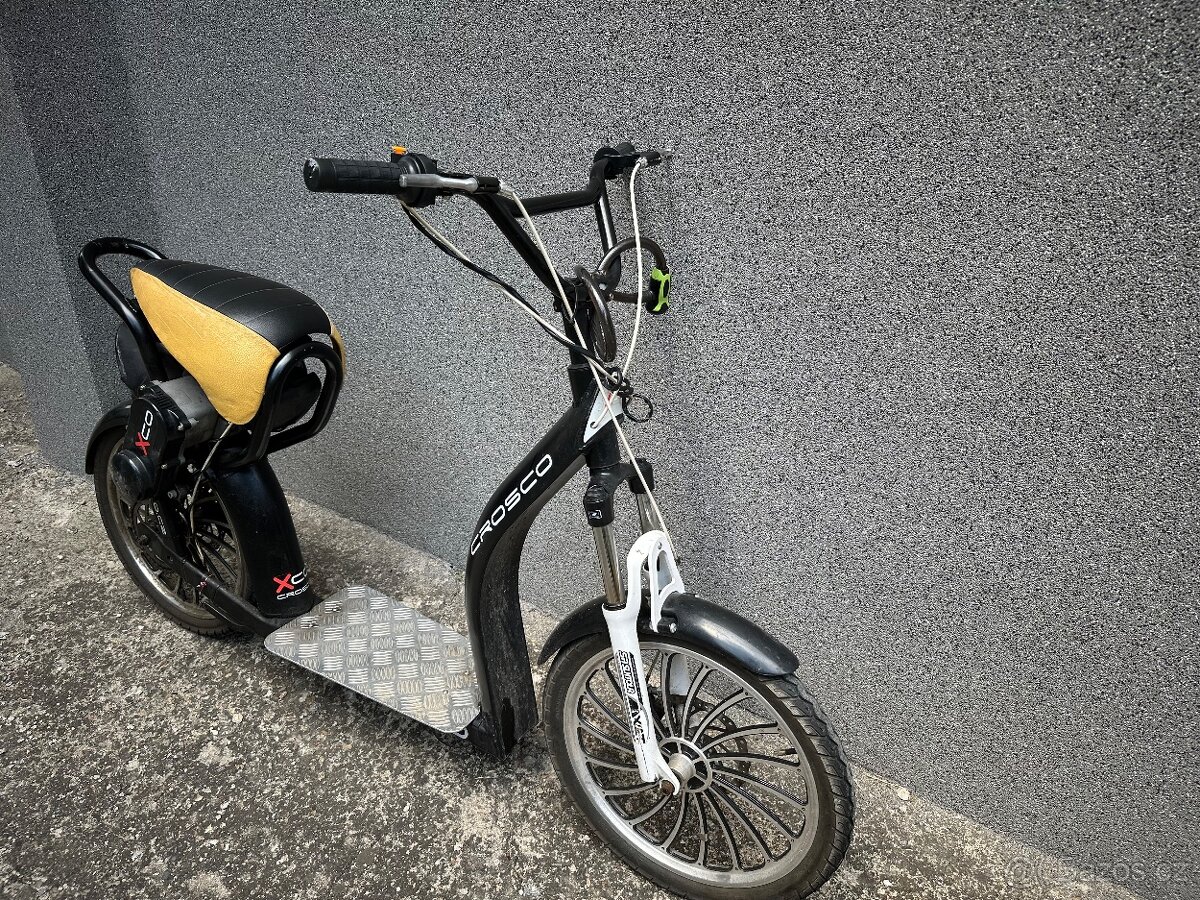 Motorová koloběžka Crosco Xco 4T motor 37 ccm