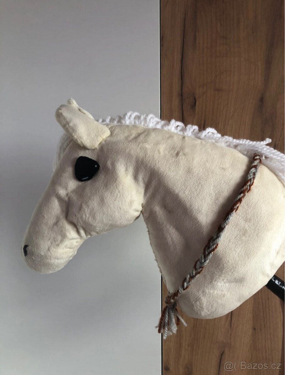Hobby horse - bílý koník