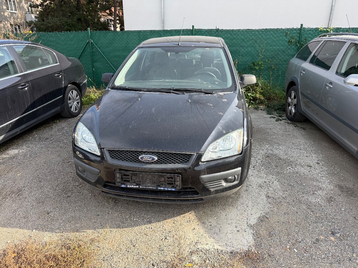 Ford Focus kombi 1.6i 74 kW – na opravu nebo díly