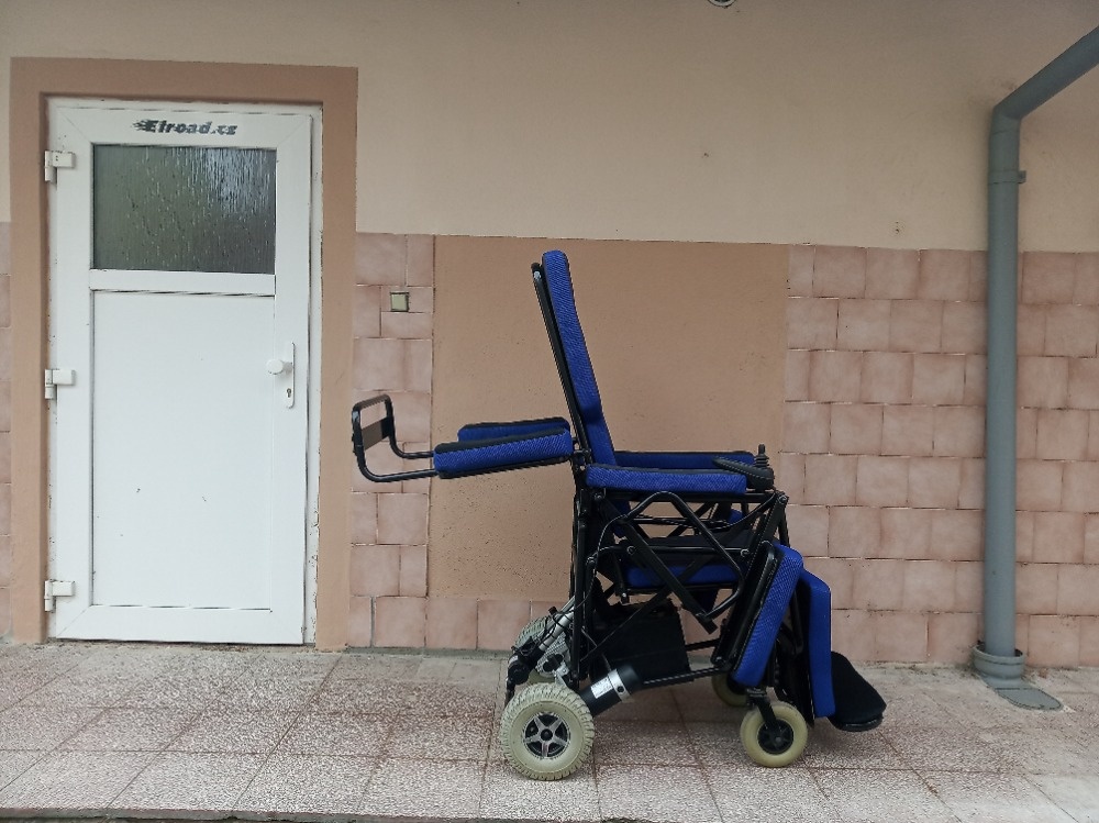 Prodám elektrický  invalidní vozík - křeslo – lehátko