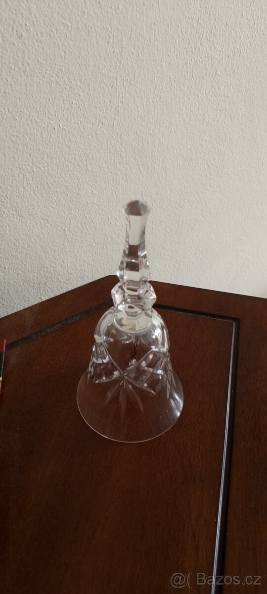 Skleněný zvonek
