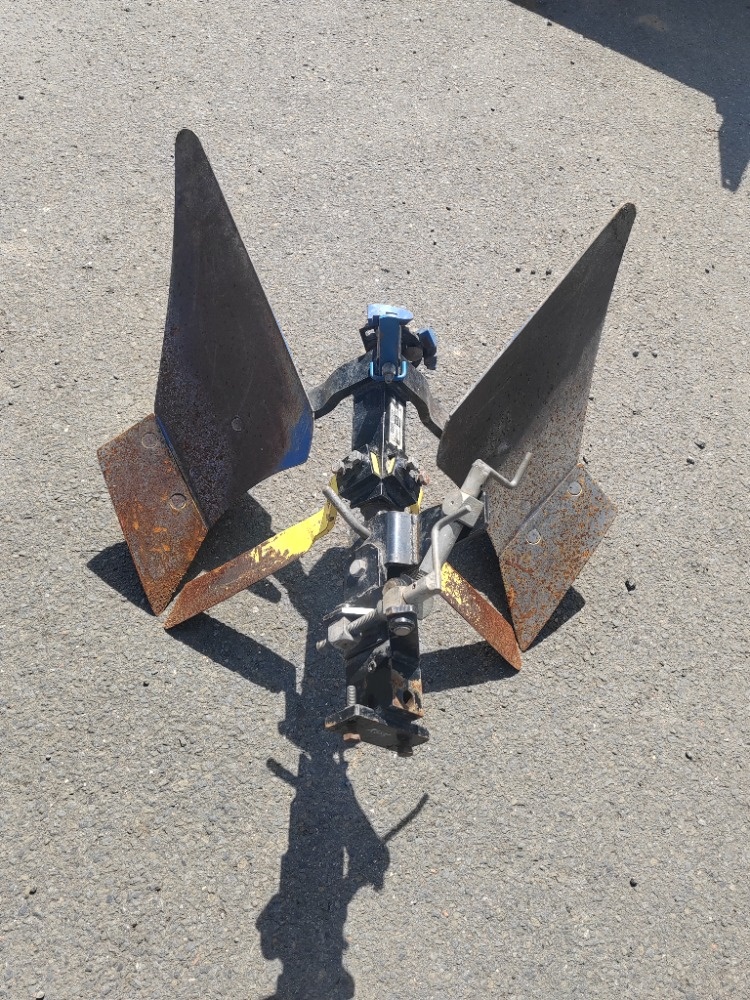 Vari , Agzat oboustranný plus stavěcí těleso