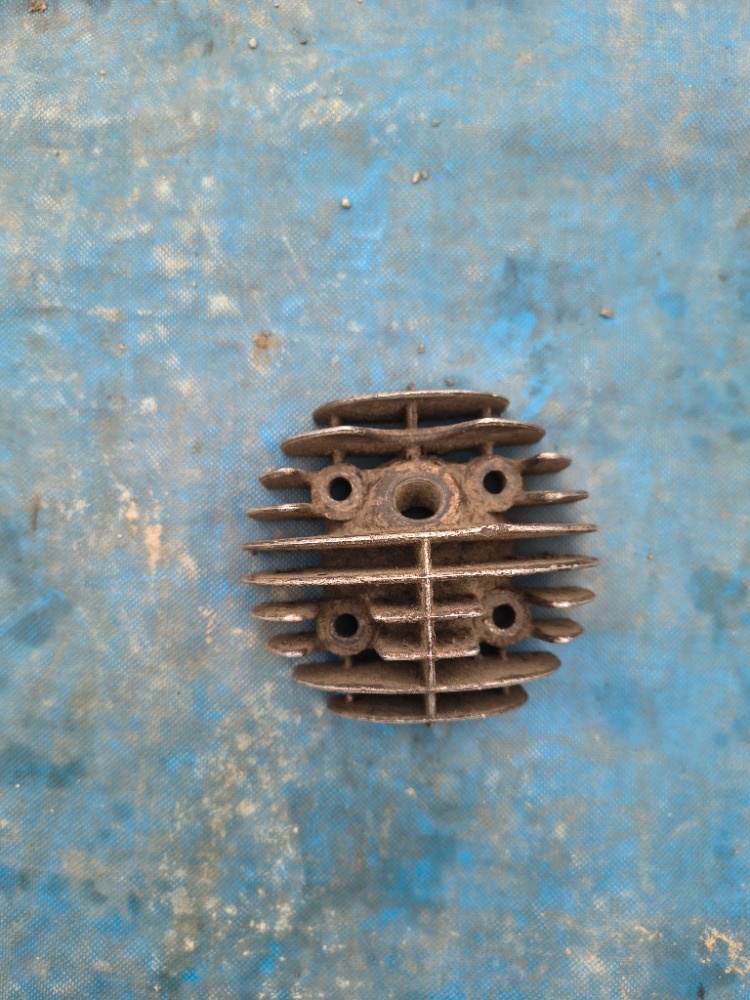 Zachovalá hlava motoru na Jawa 555 i 550 pařez