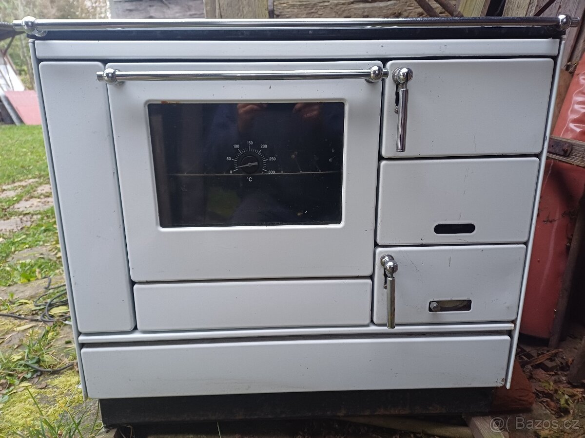 Sporak na tuha paliva moravia 9100 s výměníkem