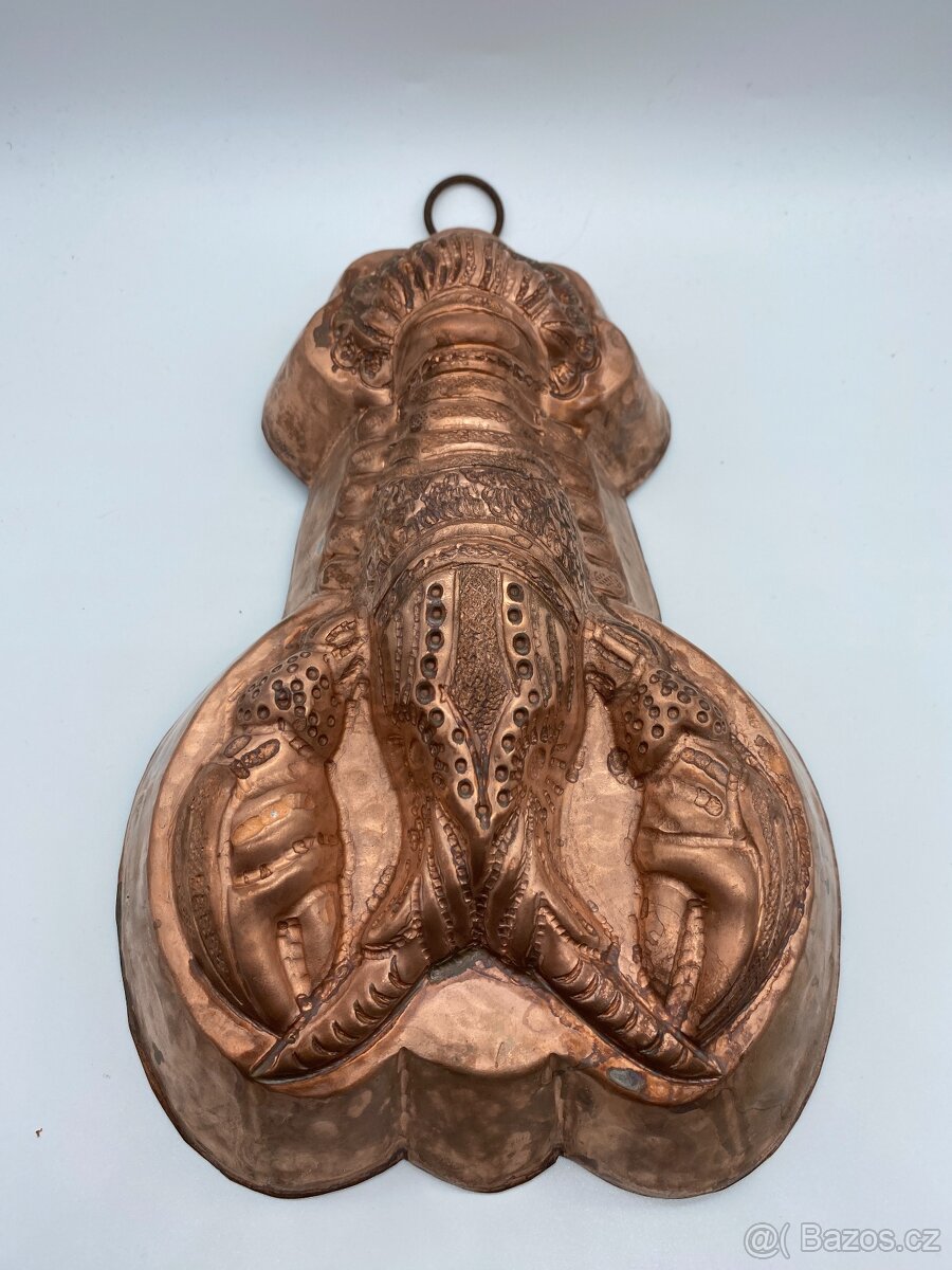 Sběratel nabízí staré měděné formy