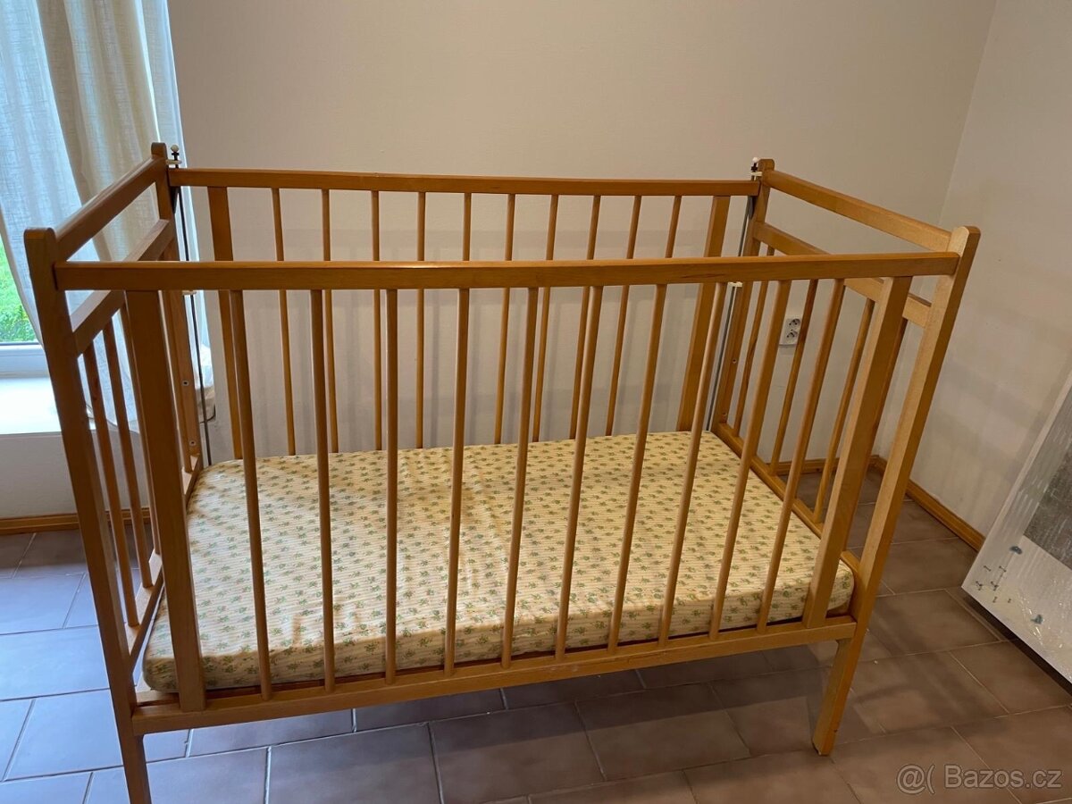 Dětská dřevěná postýlka
