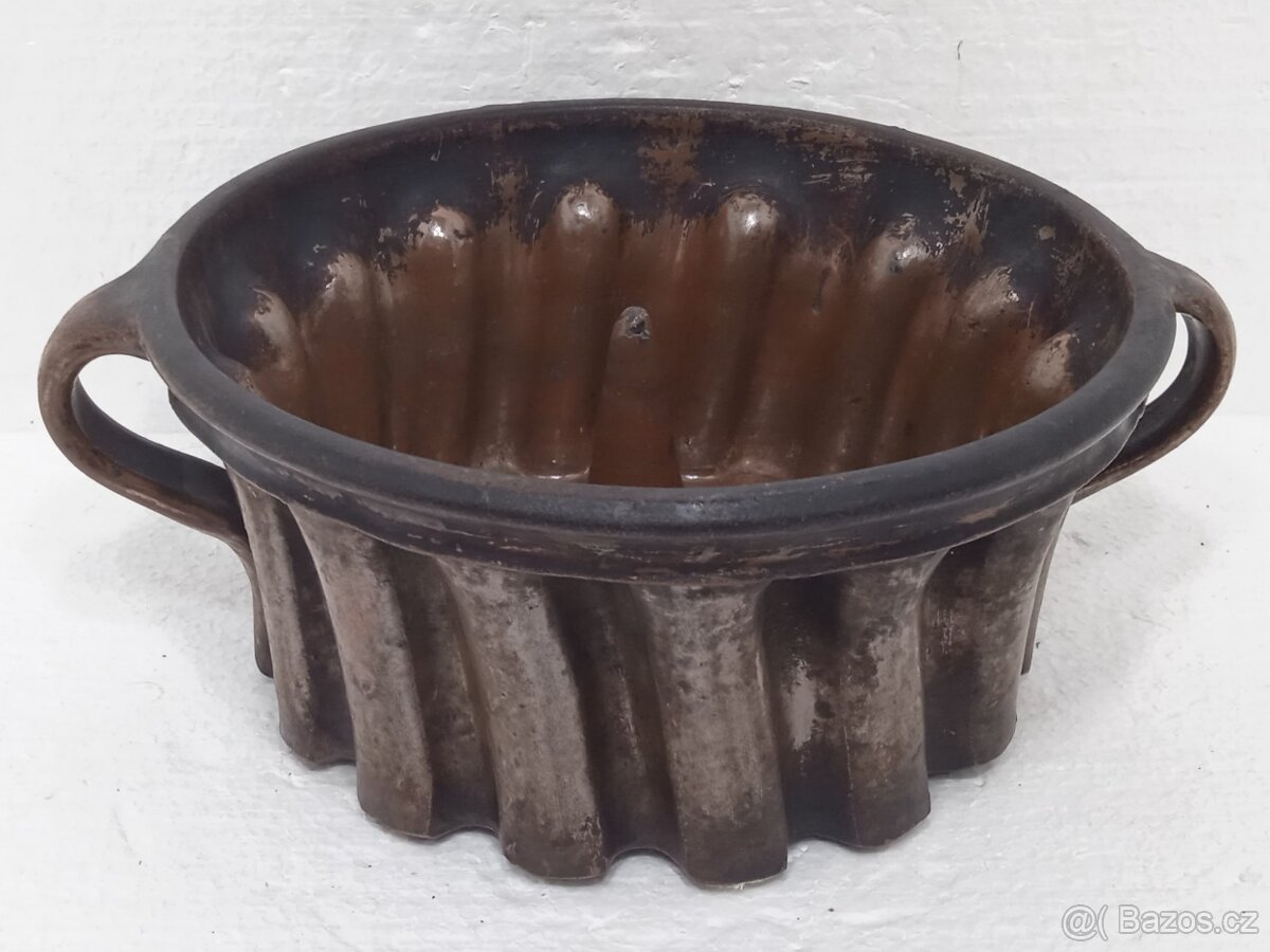 2,5L Stará retro kameninová forma na bábovku OK Stav