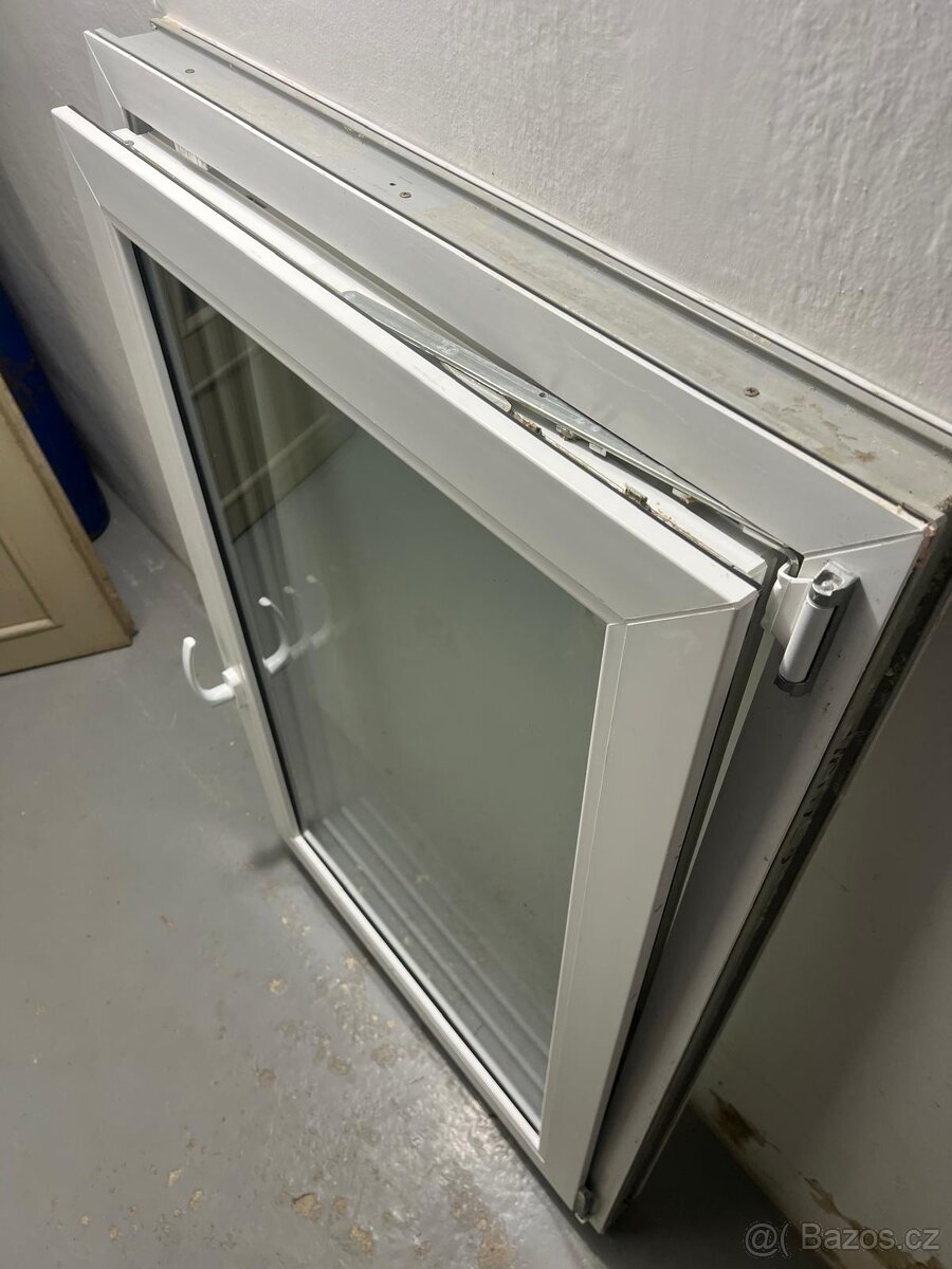 Plastové Okno kommerling 80x1235mm