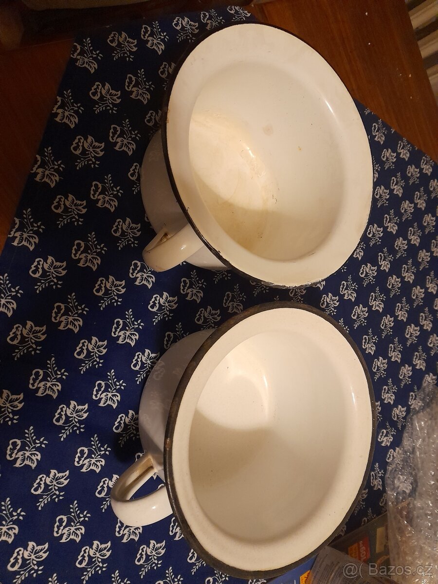 Smaltované nočníky