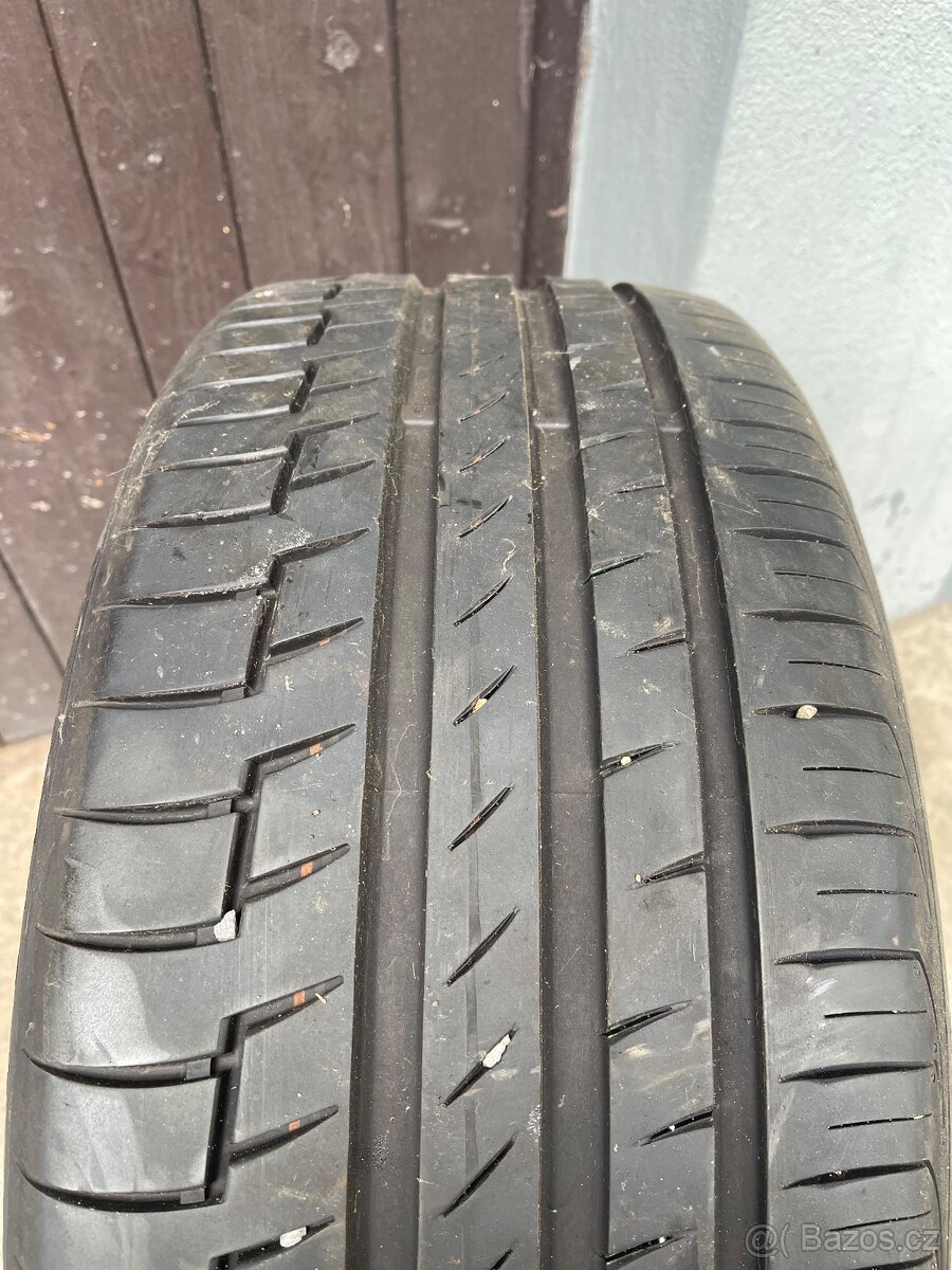Letní pneu 235/40R19