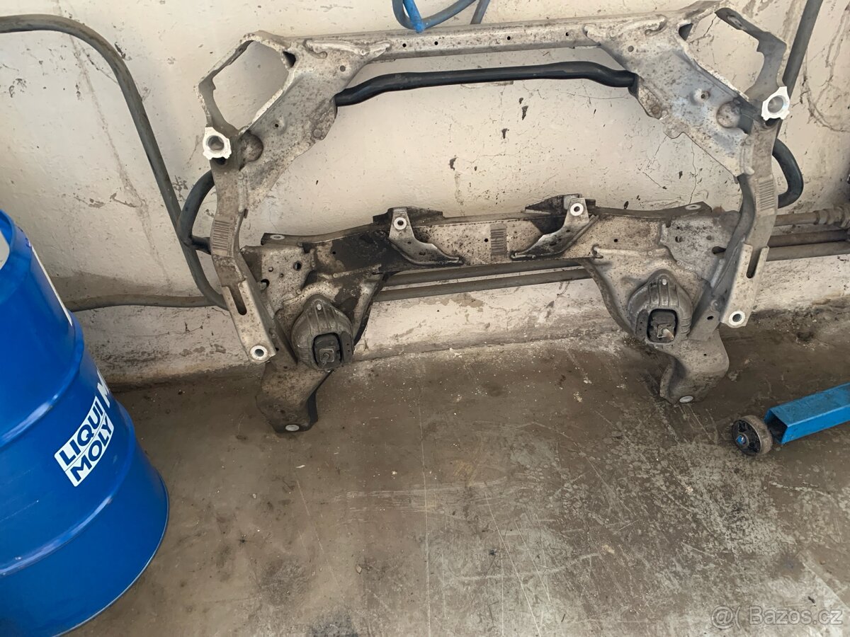 Napravnice e90/e91/e92/e93 nehavarovana, nepraskla