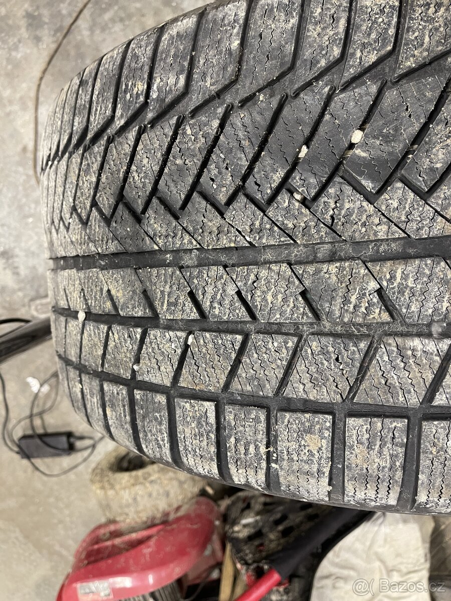 Zimne pneu continental 315/40R21 V XL