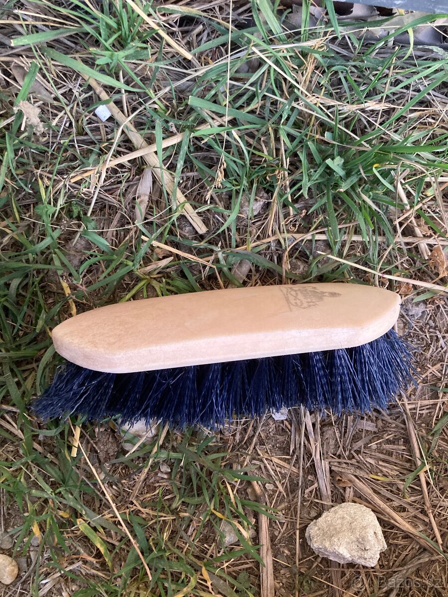 Čistenie - kefy, žbilká, hrebeň