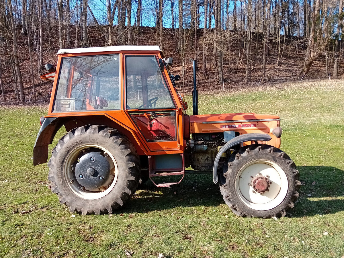 Traktor Zetor s těžkou přední nápravou