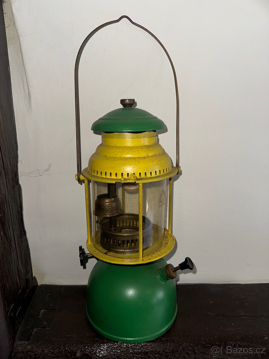 Krásná petrolejová lampa
