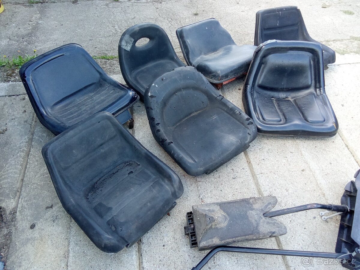 Sedačka na zahradní traktor
