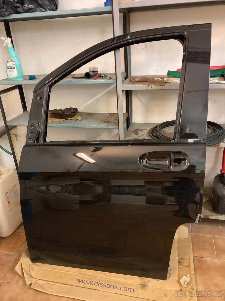 Dveře levé přední Mercedes Benz řada V (r.v. 2015)
