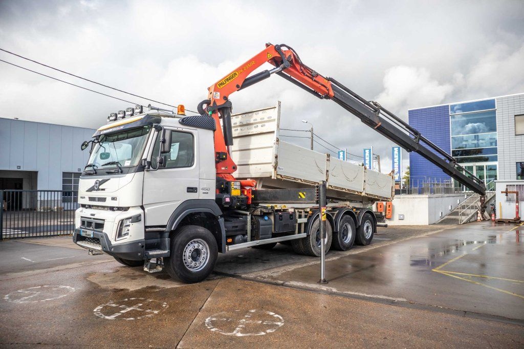 Volvo FMX 450-8x4–Valník/Sklápěč+HR-Palfinger PK 23502 C
