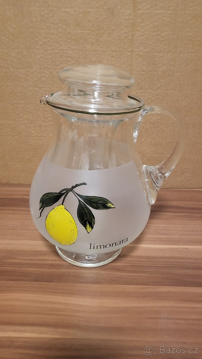 Zdobený skleněný džbán na limonádu s chladící vložkou