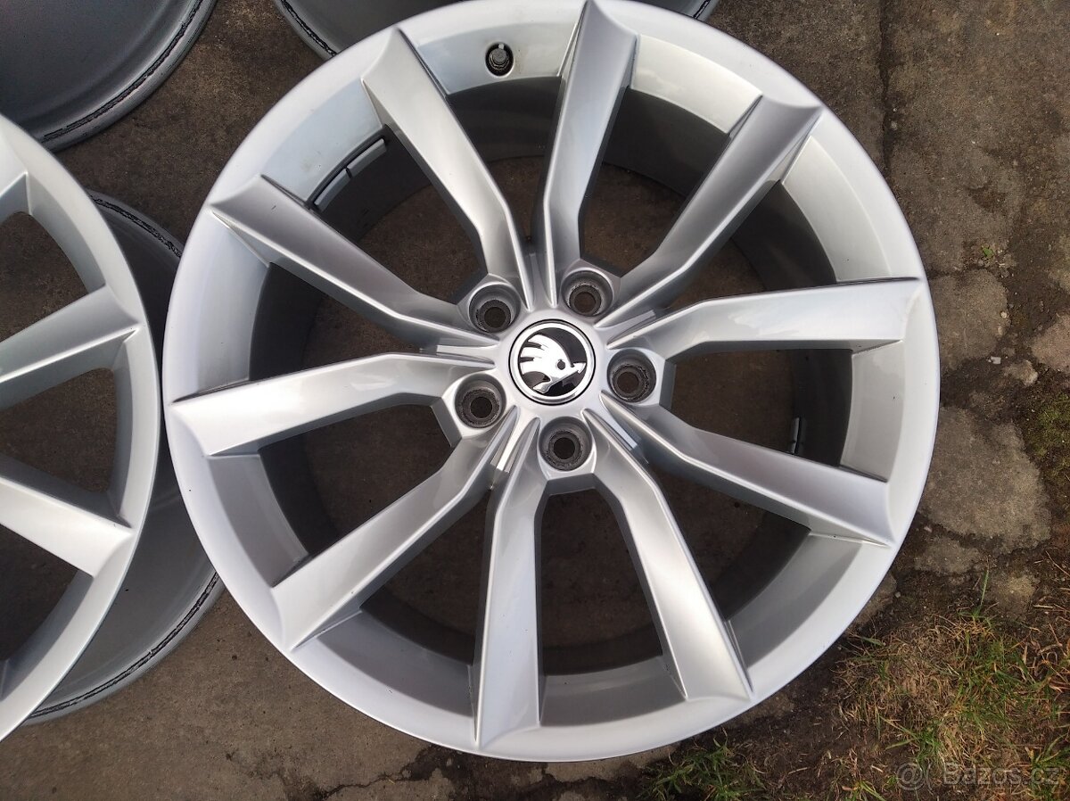 Prodám originální sadu disků Škoda Superb III R18