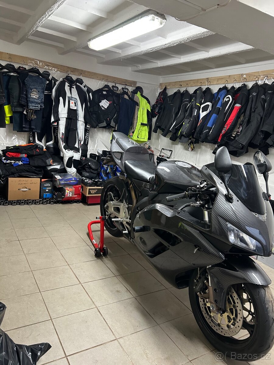 Kompletní moto výbava – nové zboží se štítky