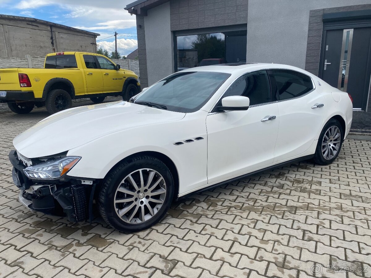 Maserati Ghibli v6 TwinTurbo model q4