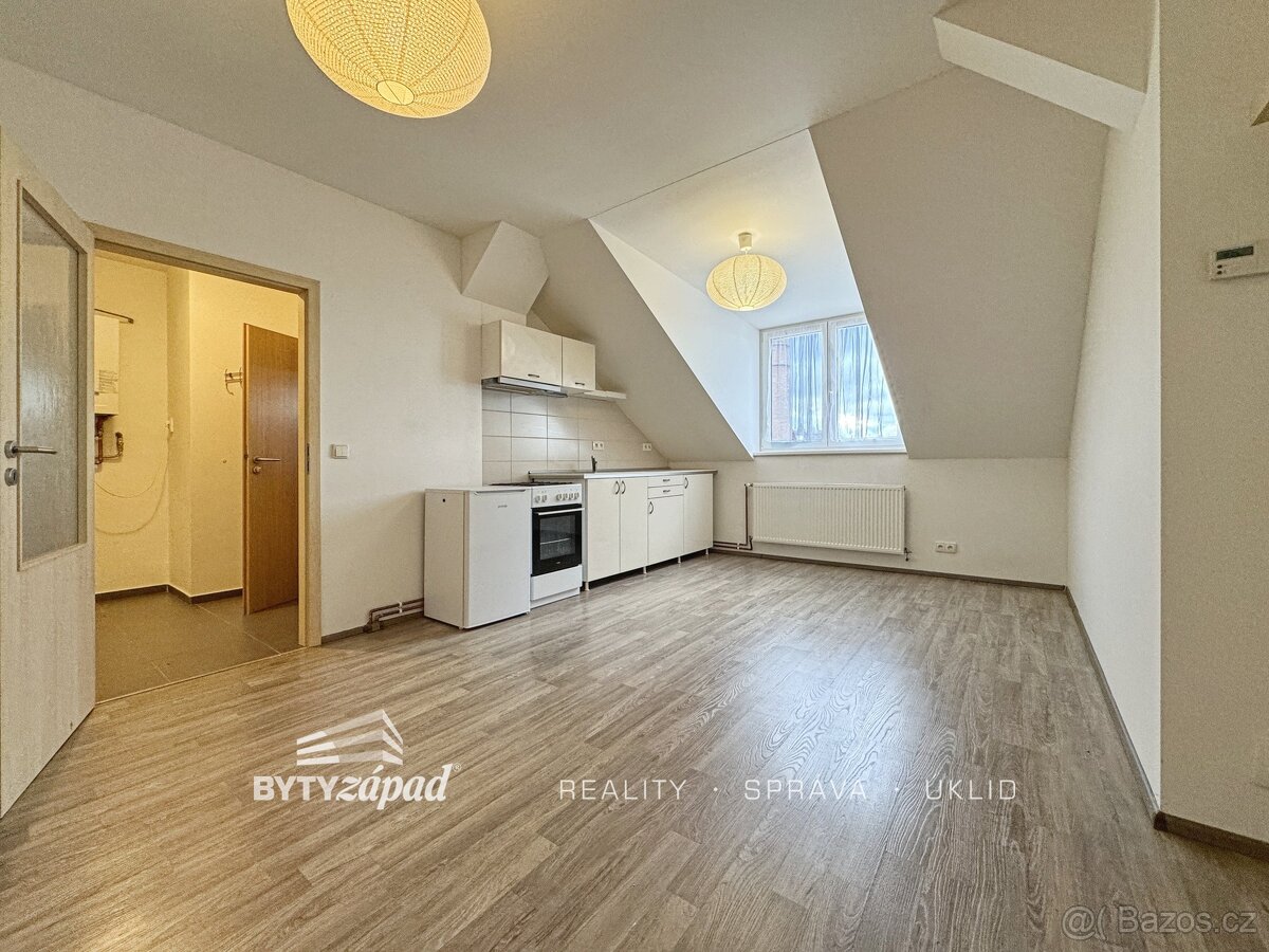 Pronájem bytu 1+kk, 32 m2 v ulici Živnostenská