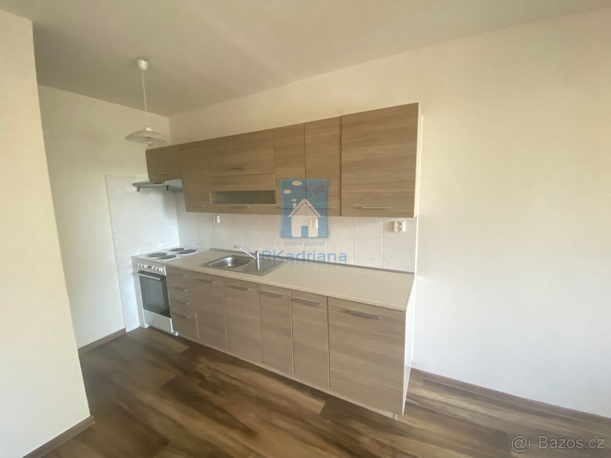 Pronájem bytu 3+1 s lodžií Praha 4 - Písnice, ulice Ke kurtů