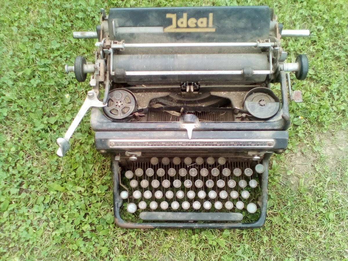 Idál psací stroj(starý)