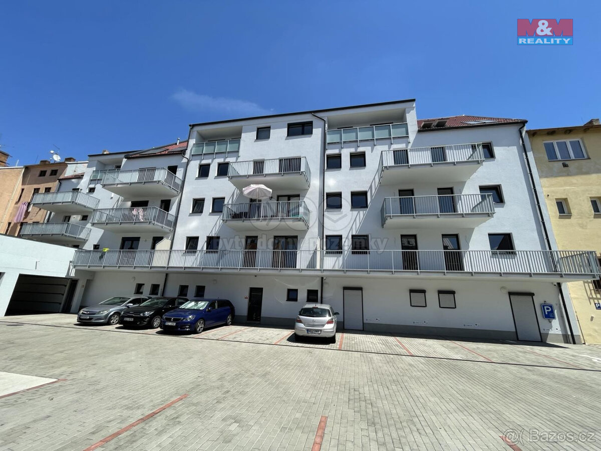 Pronájem bytu 1+kk, 27 m², České Budějovice, ul. Nádražní