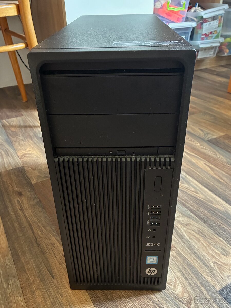 Desktop HP Z240 Desktop Workstation