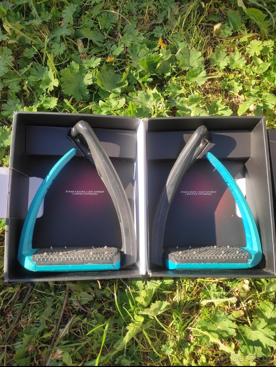 Freejump třmeny v modré barvě