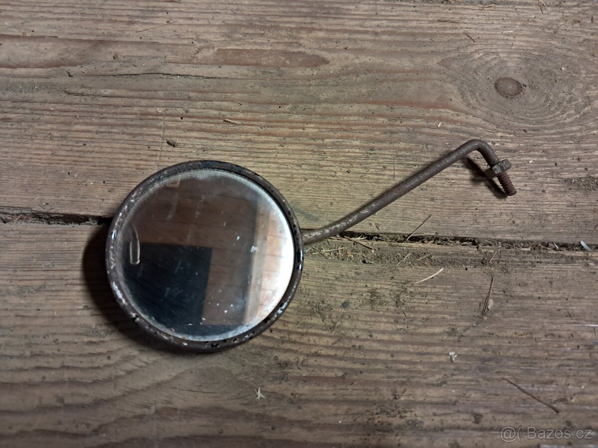 Zrcátko na historické kolo
