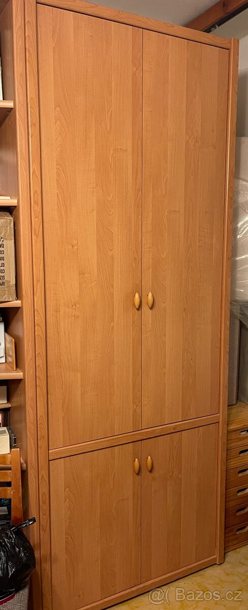 Šatní skříň – rozměry v nákresu.
