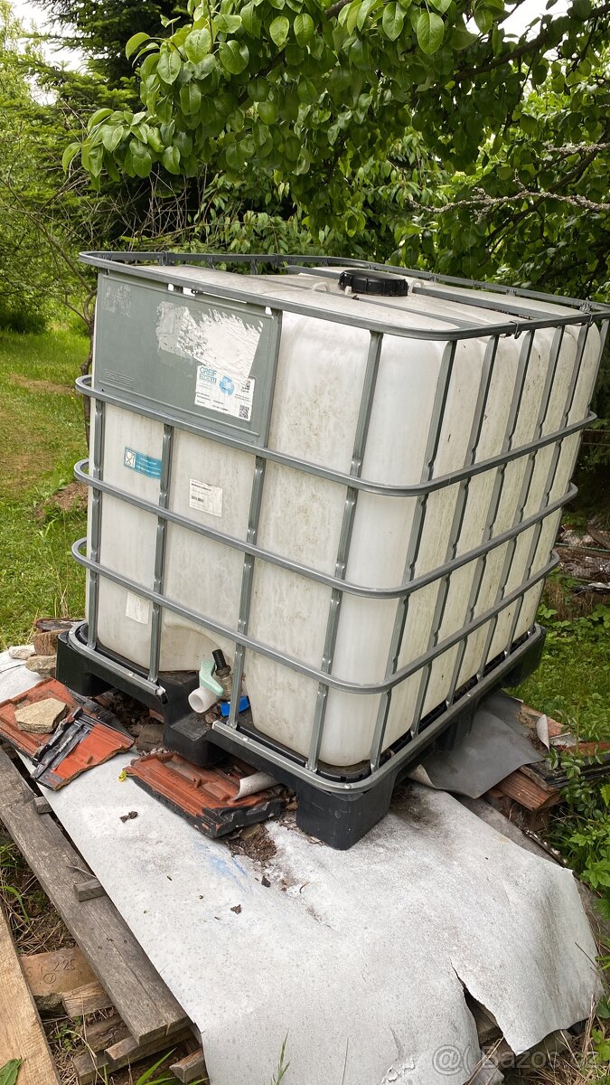 Kubíkovka 1000 litrů nádrž